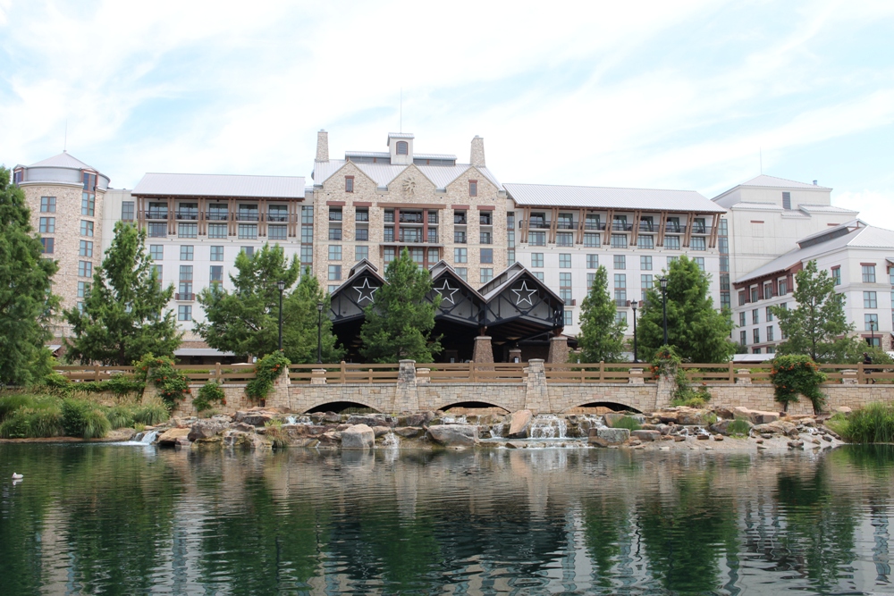 GaylordTexanResort Entrance SherriTilley 1000